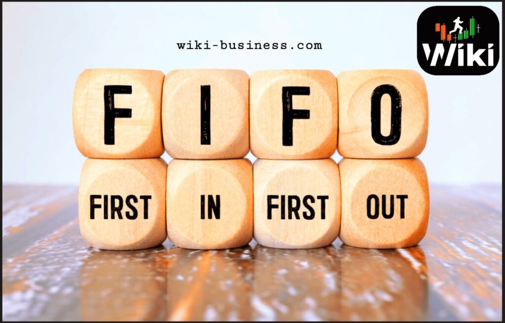 اكتشف طريقة تكلفة المخزون (FIFO): مبدأ "الأول في الداخل، الأول في الخارج" وكيف يؤثر على تقييم مخزونك ودفاترك.